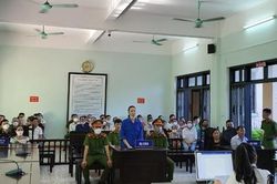 Chồng dùng xăng đốt chết vợ do ghen tuông