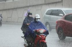 Nhiều vùng trên cả nước đón mưa dông kéo dài