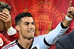 Ronaldo 'thông nòng', ghi bàn thứ 699 được HLV Ten Hag khen