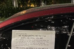Phát hiện ô tô đậu dưới lòng đường, người dân có cách xử lý vừa văn minh vừa sâu sắc