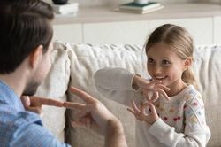 30 nguyên tắc bảo vệ cơ thể mà bố mẹ có con gái cần lưu ý