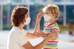 Virus Adeno nhiều trẻ đang nhiễm nguy hiểm ra sao? Nên làm gì để bảo vệ trẻ?