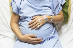 Sản phụ bị sản giật nặng, phù não, hôn mê sâu