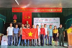 Tặng 1.000 áo phao đa năng cho ngư dân có hoàn cảnh khó khăn