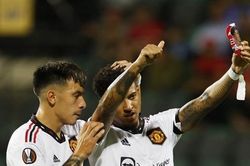 Cầu thủ Man Utd lý giải về màn ăn mừng lạ
