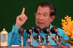 Ông Hun Sen cảnh báo cách chức cán bộ để nạn cờ bạc hoành hành