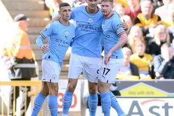 Haaland bùng nổ, Man City đánh bại Wolves, chiếm ngôi đầu Ngoại hạng Anh