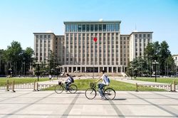 2 đại học Trung Quốc lọt top 10 'lò' đào tạo giới siêu giàu trên thế giới