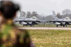 Politico: Ukraine đang âm thầm kêu gọi Washington viện trợ vũ khí hiện đại