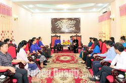 Đồng chí Lê Thị Kim Dung, Phó Bí thư Thường trực Tỉnh ủy, Chủ tịch HĐND tỉnh tiếp Phó Bí thư BCH Trung ương Đoàn Thanh niên Nhân dân cách mạng Lào