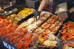 Tôm hùm nướng phô mai trên đường phố Hàn Quốc