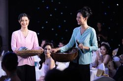 Á hậu Bảo Ngọc, Phương Nhi bán bánh tét, nem chua thu tiền 'khủng'