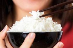 Sự thật cơm nguội hâm nóng gây ung thư
