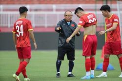 HLV Park Hang-seo mong VFF làm việc tích cực để Quang Hải được dự AFF Cup