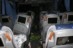 Xe bus lộn nhào trên cao tốc, 27 người thiệt mạng