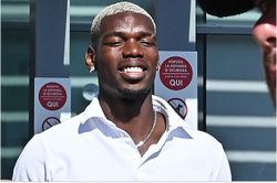 Pogba được cảnh sát bảo vệ ở Italy