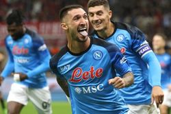 AC Milan 1-2 Napoli: Milan thua trận đầu tiên, Napoli trở lại ngôi đầu bảng