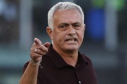 Mourinho khuyên học trò ăn vạ kiếm phạt đền