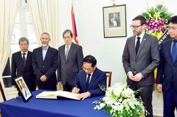 Bộ trưởng Ngoại giao Bùi Thanh Sơn sang Anh dự lễ tang Nữ hoàng Elizabeth II
