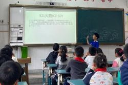 'Cậu bé tên lửa' trở thành 'thầy giáo' thiên văn học