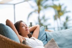 Người Việt ngủ trưa chiều mới tỉnh, người Mỹ không ngủ vẫn hăng say vì sao?