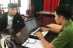 Trộm điện thoại có tiền trong App, 'nướng' luôn vào game