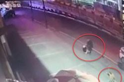Bắt tài xế chở kẻ đâm chết nam thanh niên trên phố Hà Nội, ép cô gái lên taxi