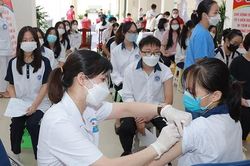 Nguyên nhân thiếu vaccine Moderna tiêm cho trẻ