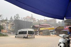 Sa Pa mưa ngập như Đà Lạt