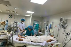 Bệnh nhân sốt xuất huyết nguy kịch vì tự mua thuốc điều trị