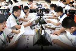 Trung Quốc cấm vận động phụ huynh mua thiết bị học tập thông minh