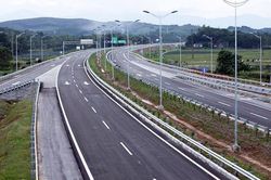 Khẩn trương di dời đường điện cao thế để làm cao tốc Bắc Nam