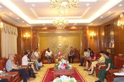 Phó Chủ tịch UBND tỉnh Hoàng Nam tiếp xã giao đoàn cán bộ, quản lý tổ chức PeaceTrees Việt Nam