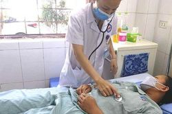 Bị ong vò vẽ đốt 70 nốt, cô gái 28 tuổi bị sốc phản vệ nhập viện cấp cứu
