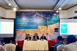 ADB dự báo tăng trưởng kinh tế Việt Nam đạt 6,5%, cảnh báo xuất hiện 'những đám mây đen'