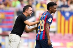 Barcelona: Xavi và bài toán quay vòng lực lượng