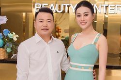 Phương Oanh đăng loạt ảnh cùng bạn trai doanh nhân dự sự kiện