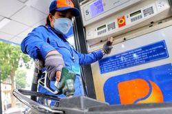 Giá xăng giảm về hơn 21.700 đồng/lít