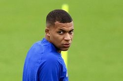 Mbappe xung đột với đội tuyển Pháp