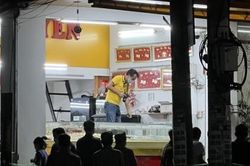 Tạm giữ thanh niên nghi 'ngáo đá' cướp vàng quăng ra đường