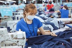 Dệt may lại gặp khó