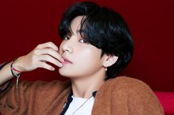 V (BTS) tiếp tục bị tố thái độ kênh kiệu, ra vẻ ngôi sao