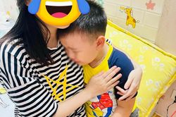 Cậu bé bật khóc không dứt sau khi nghe nhạc, bố mẹ biết lý do mà mát cả ruột