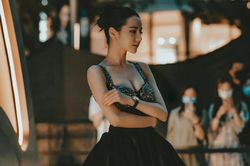 Địch Lệ Nhiệt Ba gây choáng vì chưa từng dùng giọng thật trong phim cổ trang