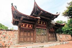Bức tường gạch mộc nổi tiếng ở chùa Kim Liên bị đập đi xây mới