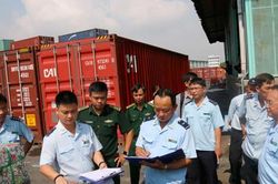Vụ buôn lậu hơn 1.280 container máy móc: 2 cựu cán bộ công an chung chi ngay tại trụ sở