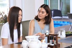 Tặng chị gái cái áo hàng hiệu không ngờ lại khiến chuyện tồi tệ hơn