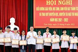 Ninh Bình: Trao thưởng Quỹ khuyến học, khuyến tài Ngô Thì Nhậm năm học 2021-2022