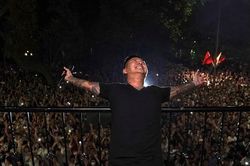 Sau nộp phạt, Tuấn Hưng được phép tổ chức liveshow 'Góc ban công'