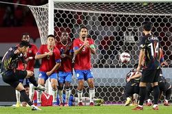 CĐV Tottenham kêu gọi để Son Heung Min đá phạt sau siêu phẩm vào lưới Costa Rica